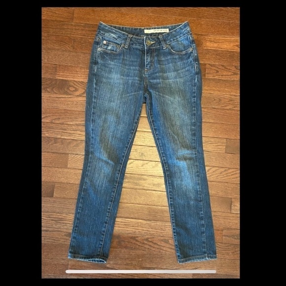 DKNY Women's Petite Medium Wash Skinny Tapered Leg Jeans Size 2L Mid Rise - Picture 1 of 10